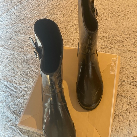 Michael Kors MK Logo Rain Boots size 9 - Picture 3 of 8